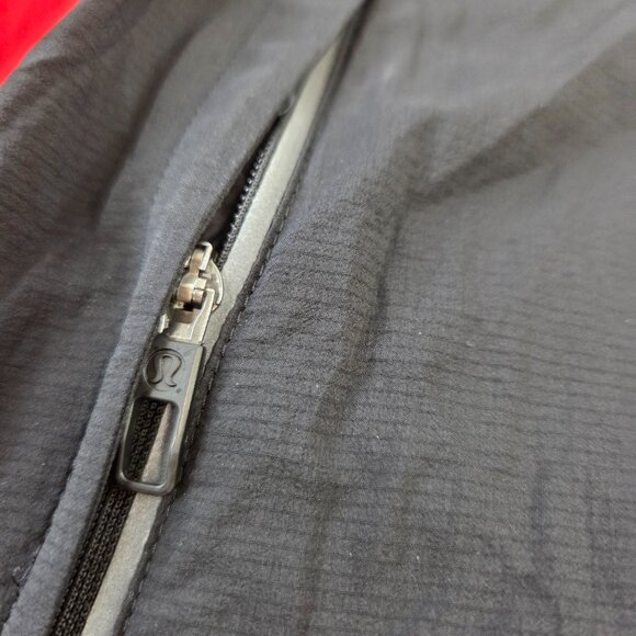 Lululemon Mens Large Ultra Lightweight 1/2 Zip Pullover Hooded Running Jacket - Picture 4 of 14
